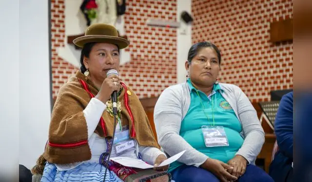  Soraya Poma lucha contra la contaminación del Lago Titicaca.   