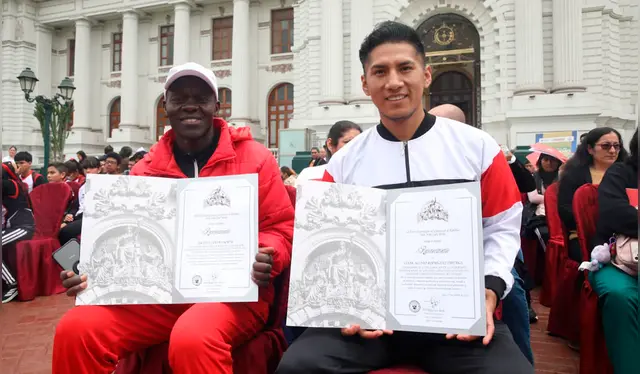  Atletas César Rodríguez Diburga y Michael Lekura reciben reconocimiento del Congreso. Foto: Carlos Félix / La República.<br><br>    