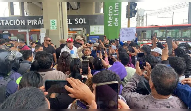 Estaciones del Metro de Lima, el Metropolitano colapsan de en su servicio por paro de transportistas. Foto: URPI-LR   