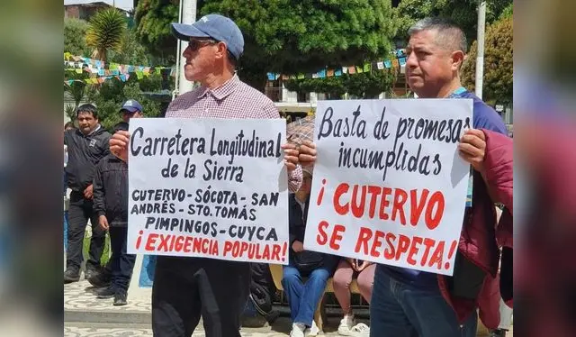 Pobladores exigen que se cumpla el proyecto de rehabilitación y renovación de la Carretera Longitudinal de la Sierra. Foto: Emmanuel Moreno/La República   