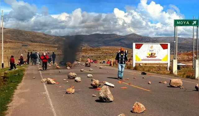 Protesta por la reorganización de la UNAT bloqueó el corredor Huancavelica-Huancayo. Foto: difusión.   