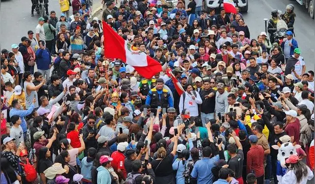 Alcalde de Pataz llegó a Lima en marcha de sacrificio y se unirá a paro del 15 de octubre. Foto: Kevinn García - La República.   