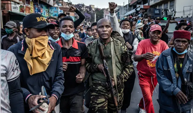 Soldados se rebelan en Madagascar mientras las protestas dejan víctimas. Foto: AFP Soldados se rebelan en Madagascar mientras las protestas dejan víctimas. Foto: AFP