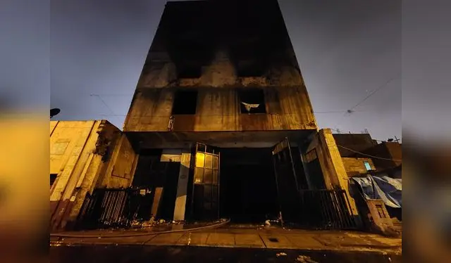  El frontis del almacén ubicado en el jirón Miró Quesada, en el Cercado de Lima, tras el incendio. Foto: La República/ Melissa Landa