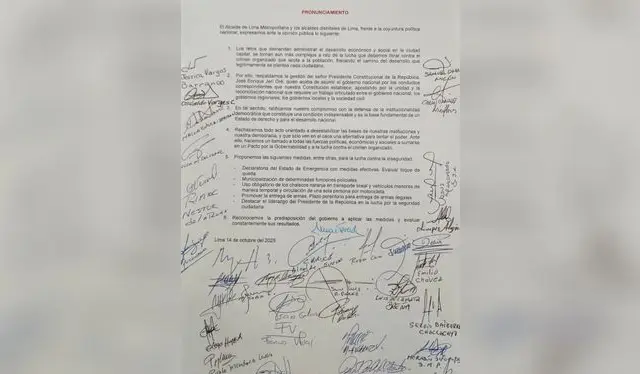 Los 35 alcaldes que se reunieron en Palacio, no solo plantearon medidas en contra de la inseguridad, sino también legitimaron el gobierno de José Jerí como nuevo presidente. Foto: Difusión.   