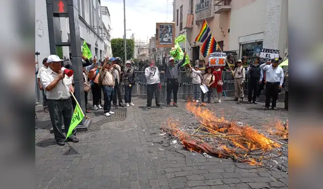 Marcha en Arequipa inició desde tempranas horas. Foto: Mirelia Quispe, La República   
