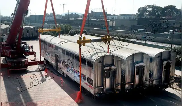  Trenes donados están almacenados en el Parque&nbsp;La&nbsp;Muralla. Foto: Carlos Felix/ La República.    