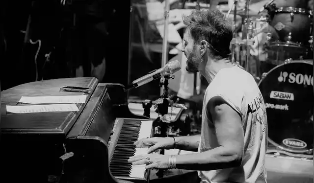 Axel celebra su conexión con Perú, afirmando que la música y el arte del país son parte de su vida, y se manifiesta emocionado por conocer nuevas ciudades durante su gira. Foto: Facebook/Axel   