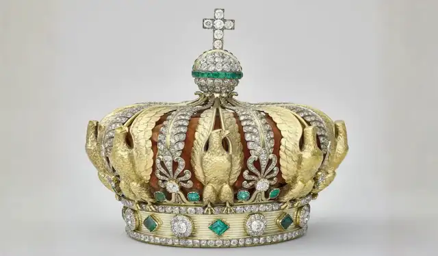  Corona de la emperatriz Eugenia desaparece junto a joyas históricas en el Louvre. Foto: EFE    