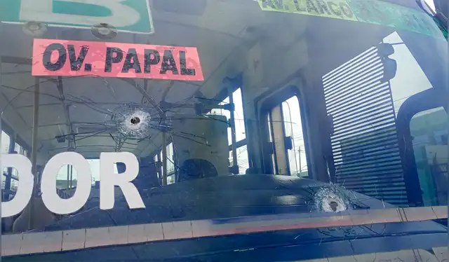 Un bus de la empresa fue atacado a balazos mientras cubría su ruta. Foto: Yolanda Goicochea / La República.<br><br> Un bus de la empresa fue atacado a balazos mientras cubría su ruta. Foto: Yolanda Goicochea / La República.<br><br>