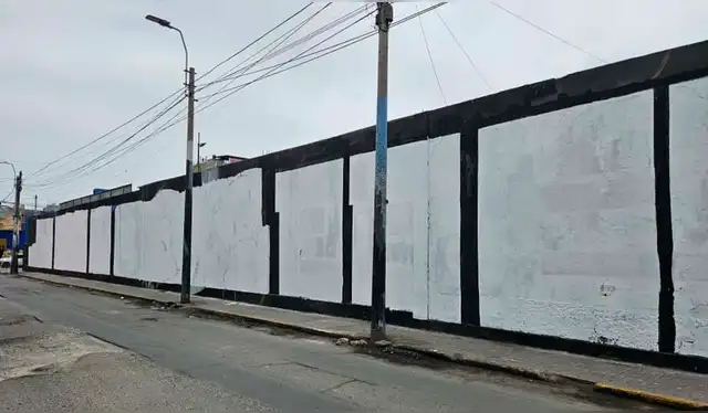 Así amaneció el espacio donde se realizó un mural en honor a 'Tvrko', asesinado durante la marcha de la Generación Z. Foto: Silvana Quiñonez, La República Así amaneció el espacio donde se realizó un mural en honor a 'Tvrko', asesinado durante la marcha de la Generación Z. Foto: Silvana Quiñonez, La República