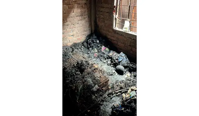 Llamas redujeron a cenizas todos los bienes. Foto: Sergio Verde / La República.<br><br> Llamas redujeron a cenizas todos los bienes. Foto: Sergio Verde / La República.<br><br>