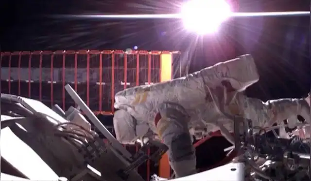  Astronautas chinos completan su cuarta caminata espacial en la misión Shenzhou-20. Foto: CCTV   