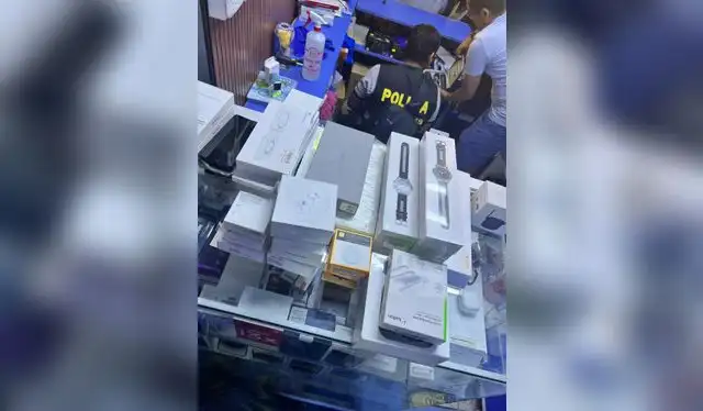 Incautan cientos de productos de alta gama durante operativo PNP en Polvos Azules. Foto: PNP.   