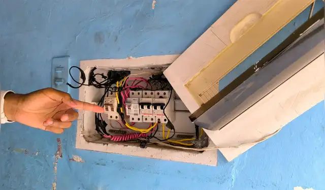 Delincuente cortó el circuito eléctrico para que las cámaras de seguridad no registraran sus movimiento. Foto: Emmanuel Moreno / La República.<br><br> Delincuente cortó el circuito eléctrico para que las cámaras de seguridad no registraran sus movimiento. Foto: Emmanuel Moreno / La República.<br><br>