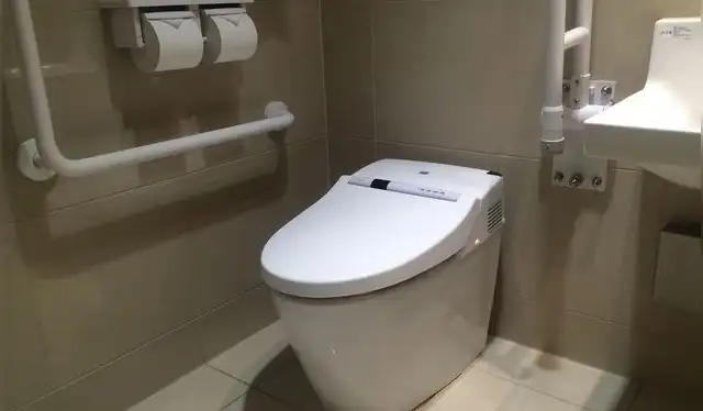 Un baño japonés con su típico Washlet