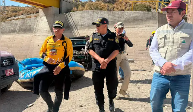  Autoridades y medios de comunicación llegaron a la zona para registrar las labores de búsqueda. Foto: cortesía.<br><br>    