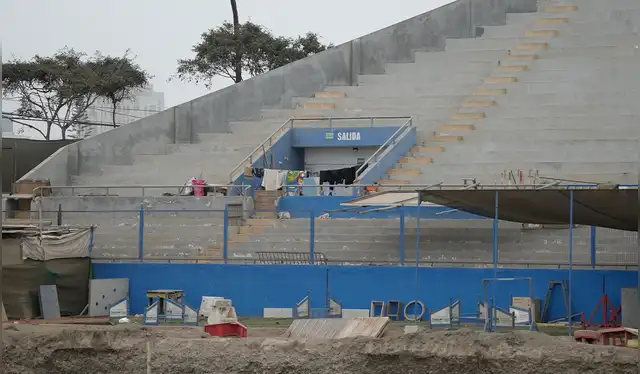  En el lugar, La República observó ropa tendida, aunque los vecinos negaron que existan personas viviendo allí.  Créditos: John Reyes / La República.<br> <br><br>    