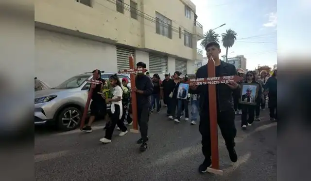 Iniciaron los sepelios de los fallecidos en el accidente del bus Llamosas. Créditos: Wilde Pari y Mirelia Quispe / La República.   