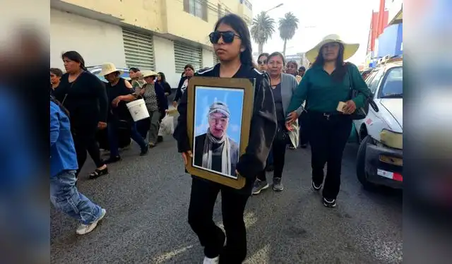 Familiares exigen justicia por las víctimas del accidente en el km 780 de la Panamericana Sur. Créditos: Wilder Pari y Mirelia Quispe / La República.   