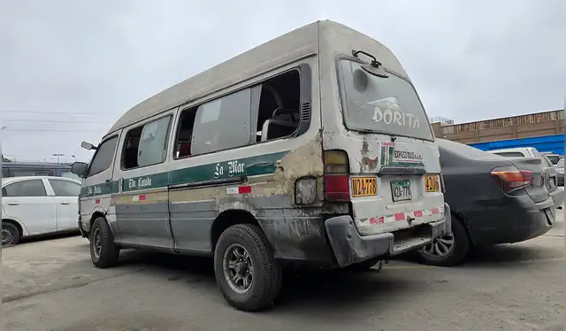  Muchos vehículos operan sin título habilitante, sin SOAT, con revisiones técnicas vencidas y en condiciones mecánicas deficientes. Créditos: Francisco Erazo / La República.<br><br>    