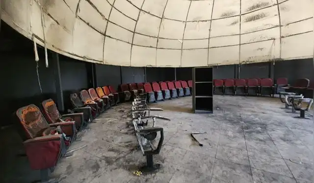 Más del 70% de butacas instaladas fueron arrasadas por fuego de vándalos. Foto: Wilder Pari - La República. Más del 70% de butacas instaladas fueron arrasadas por fuego de vándalos. Foto: Wilder Pari - La República.