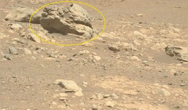 Tras analizarla la roca, se evidenció que se trataba de un meteorito que se estrelló en el Planeta Rojo. NASA/JPL-Caltech/ASU Tras analizarla la roca, se evidenció que se trataba de un meteorito que se estrelló en el Planeta Rojo. NASA/JPL-Caltech/ASU