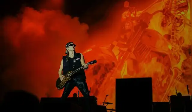 Concierto de Airbag en Lima. Fuente: Bizarro Concierto de Airbag en Lima. Fuente: Bizarro