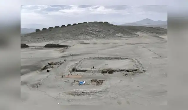 Recientes excavaciones en Chankillo revelaron estructuras y ofrendas vinculadas a la observación solar y al poder político prehispánico. Foto: Andina   