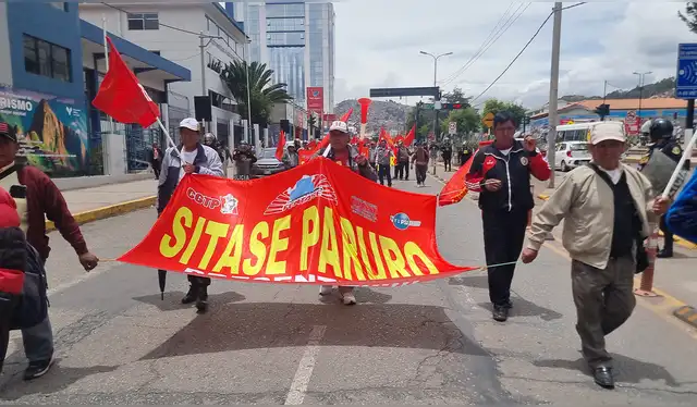 Trabajadores del sector Educación en Cusco iniciaron una huelga nacional por mejoras condiciones laborales y cumplimento de pactos colectivos. Foto: Luis Álvarez Trabajadores del sector Educación en Cusco iniciaron una huelga nacional por mejoras condiciones laborales y cumplimento de pactos colectivos. Foto: Luis Álvarez