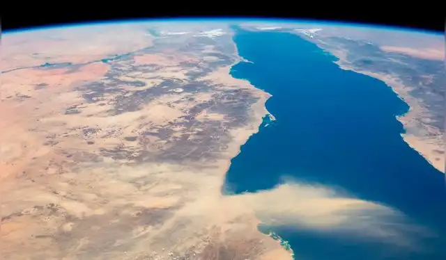  El Golfo de Suez continúa separándose, ensanchándose a un ritmo de aproximadamente 0,02 pulgadas por año. Foto: SpaceEnhanced   