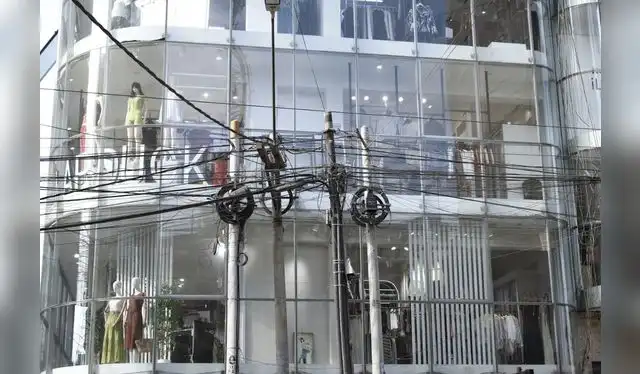 Los cables pertenecerían a empresas de telecomunicaciones. Foto: Sebastián Blanco / La República. Los cables pertenecerían a empresas de telecomunicaciones. Foto: Sebastián Blanco / La República.