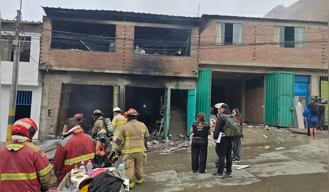 Incendio en Villa El Salvador fue controlado por bomberos. Foto: Mabel Alva Incendio en Villa El Salvador fue controlado por bomberos. Foto: Mabel Alva
