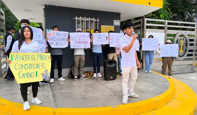 universitarios exigen el cese de la paralización para poder continuar con su jornada académica. Créditos: Emmanuel Moreno / La República.<br><br>    