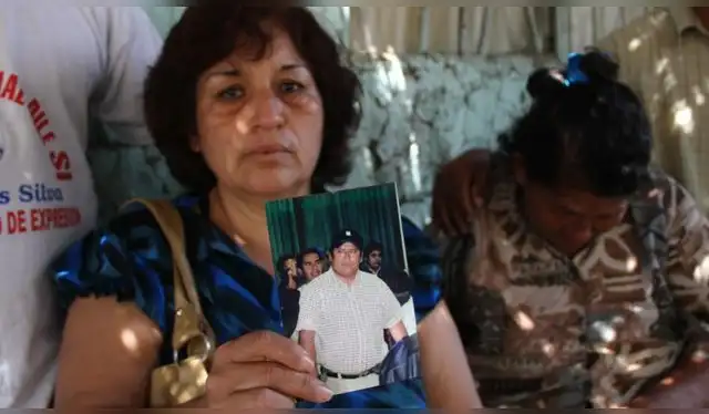  Mercedes Cueva, viuda de periodista asesinado Pedro Flores Silva, exige justicia. Foto Archivo   