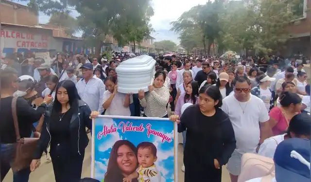 Las víctimas iniciales del accidente fueron despedidas en masivo entierro. Foto: difusión. Las víctimas iniciales del accidente fueron despedidas en masivo entierro. Foto: difusión.