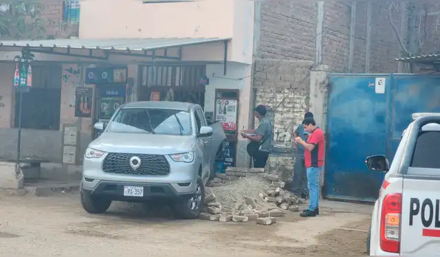 La víctima fue sorprendida por sus atacantes cuando se encontraba en su vehículo. Foto: Yolanda Goicochea, La República La víctima fue sorprendida por sus atacantes cuando se encontraba en su vehículo. Foto: Yolanda Goicochea, La República