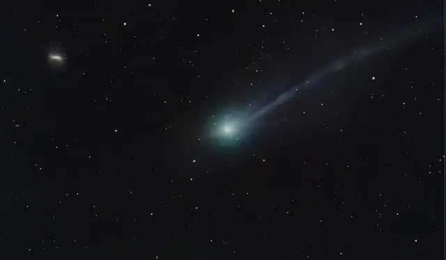  El cometa 3I/ATLAS muestra múltiples chorros que se dirigen hacia el Sol. Foto: Satoru Murata   