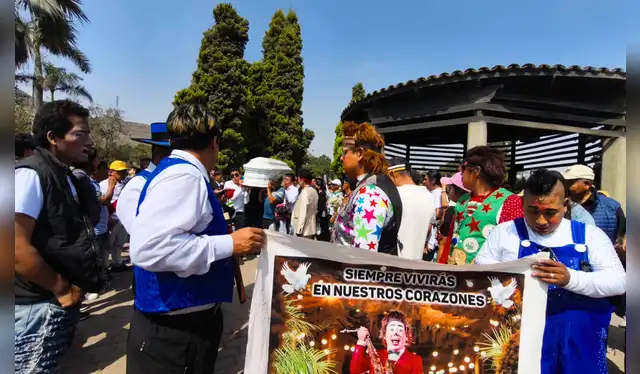Entierro del joven animador infantil Rogers Gallegos Rodríguez, en Huachipa. Foto: Fernando Barrial Entierro del joven animador infantil Rogers Gallegos Rodríguez, en Huachipa. Foto: Fernando Barrial