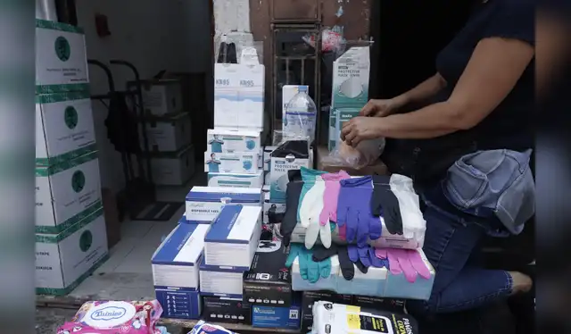  En su mayoría adultos mayores compran mascarillas. Foto: Sebastián Blanco Salazar   