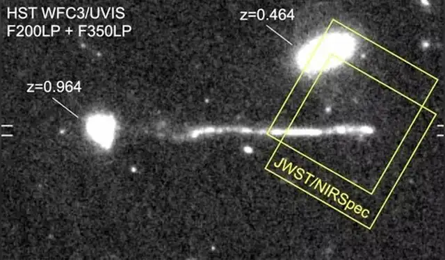  Las observaciones del telescopio James Webb muestran el gas luminoso delante y detrás del agujero negro supermasivo RBH-1. Foto: arXiv   