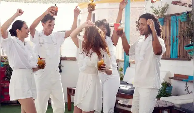  Las mejores opciones para vestir de blanco en año nuevo. Foto: Freepik   