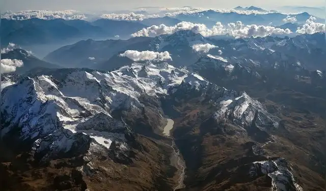  Los Alpes, que se extienden entre Suiza e Italia, son ideales para este estudio debido a sus profundas fallas. Foto: Iceebook   