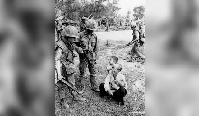 My lay. Soldados norteamericanos en la aldea donde se cometió la matanza. Foto: difusión   
