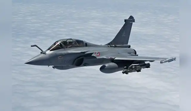  El Rafale de la compañía Dassault, uno de los mejores del mundo, pero su costo rebasaría el financiamiento autorizado por el gobierno.   