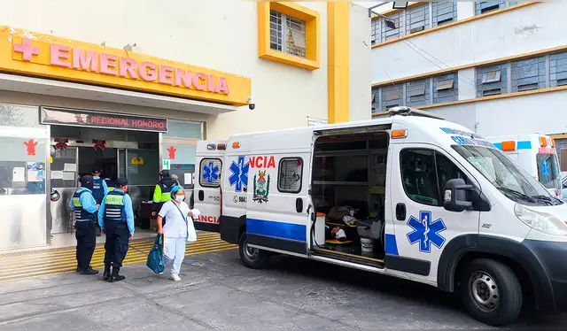 Heridos fueron trasladados al Hospital Regional Honorio Delgado. Foto: Wilder Pari, La República Heridos fueron trasladados al Hospital Regional Honorio Delgado. Foto: Wilder Pari, La República