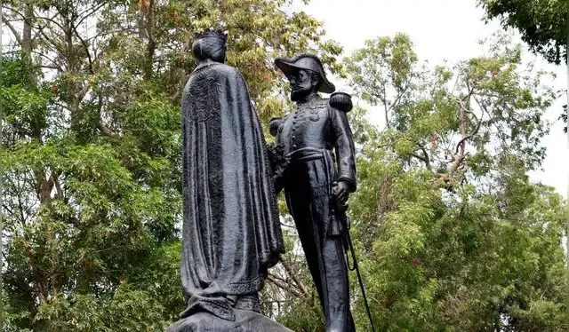  Monumento a Abel Bergasse du Petit Thouars se ubica en la Plaza Grau. Foto: Lima Antigua     