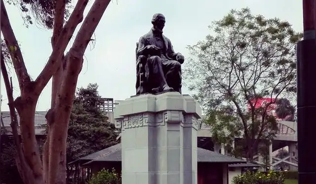  Monumento a Mateo Paz Soldán se encuentra en el Parque de la Exposición. Foto: Lima Antigua     