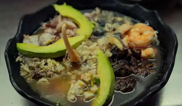 Ceviche de Ecuador a base de mariscos y palta. Foto: captura de YouTube   