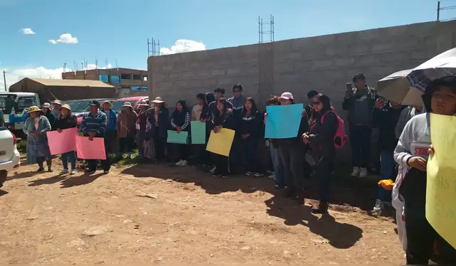  Familiares del universitario piden prisión preventiva para acusada. Foto: Cinthia Alvarez, La República    